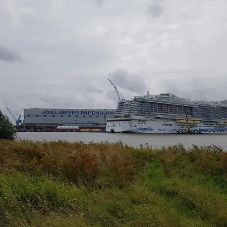 Idyllisches Naehe Meyer Werft * Papenburg